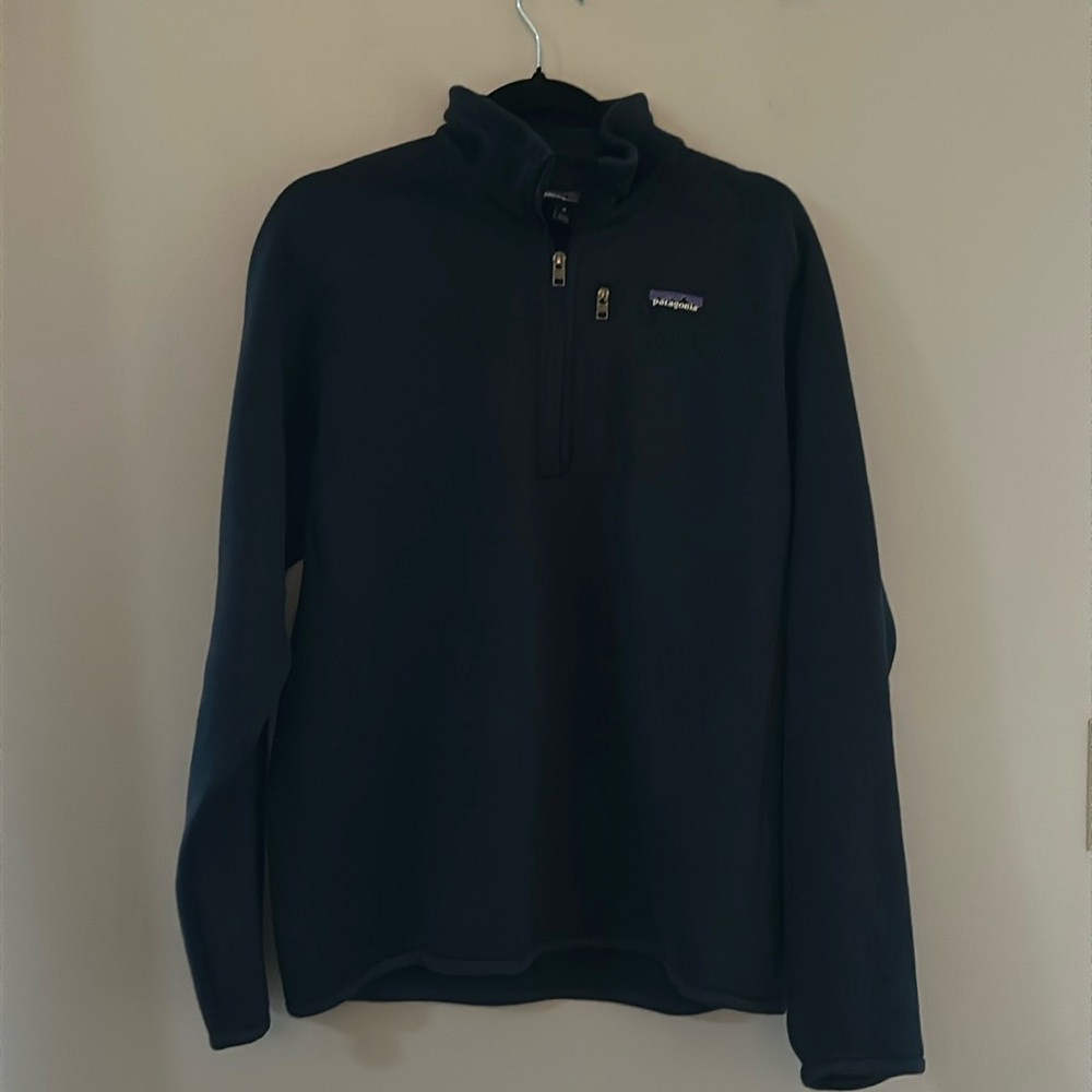 Patagonia men’s M, navy blue quarter zip sweater.